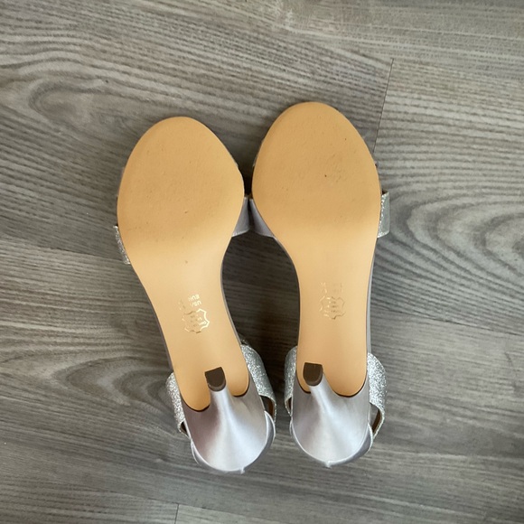 Dressy Nina New York Silver Heels 8 - Picture 4 of 8